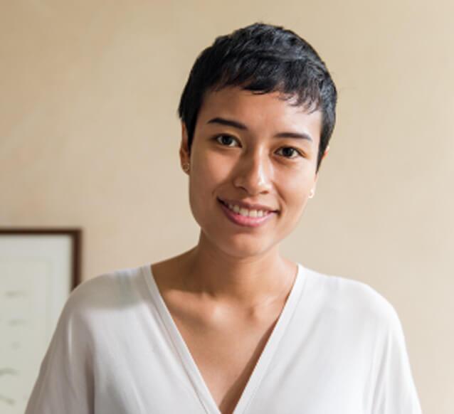 Smiling woman looking at the camera