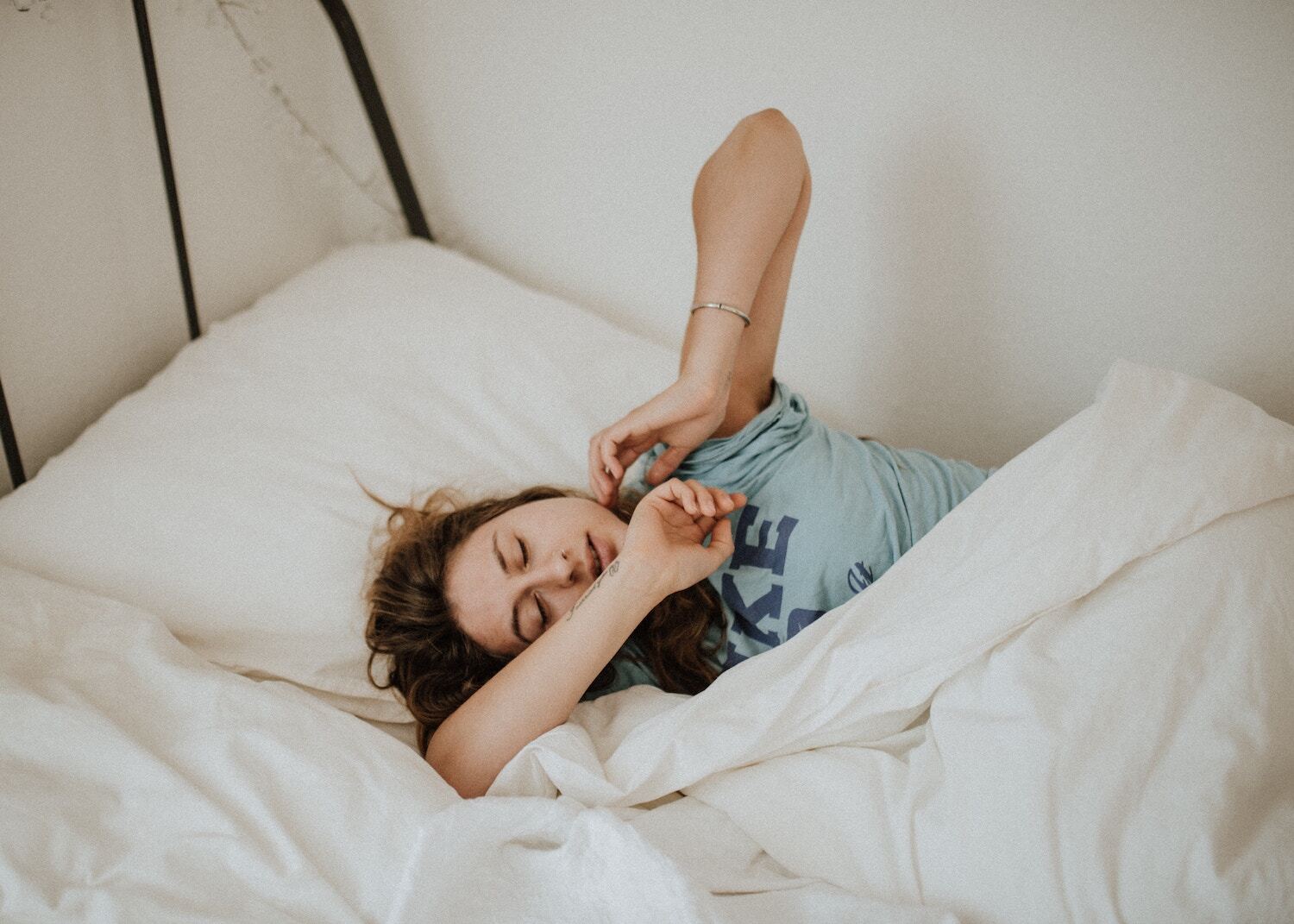 Anxiety and Insomnia: What’s the Link, Symptoms & Treatment